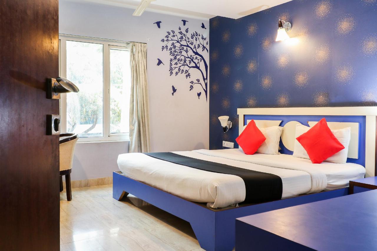 Royal Shades by OYO Rooms