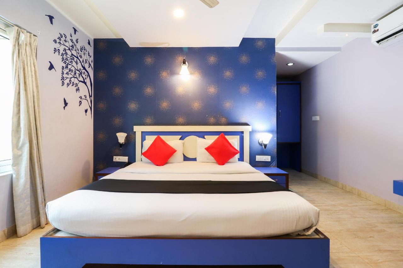 Royal Shades by OYO Rooms