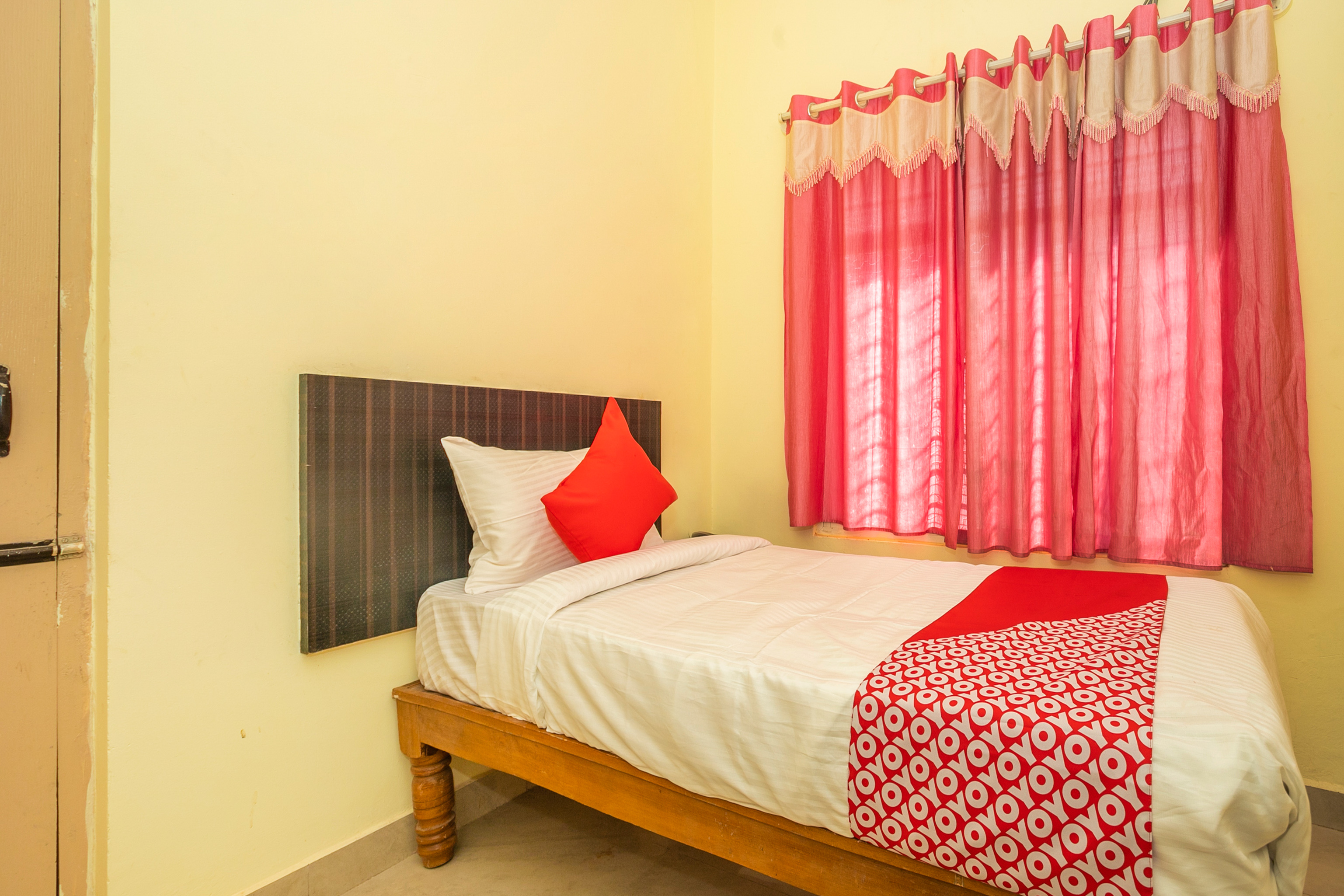 Shree Comforts By OYO Rooms