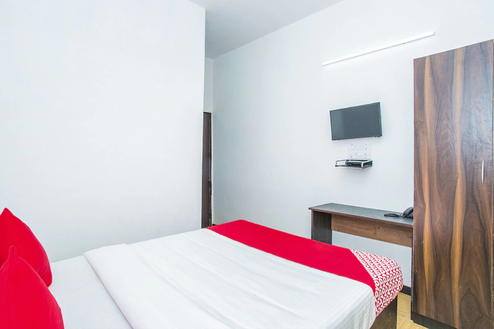 Shri Krishna Hometel By OYO Rooms