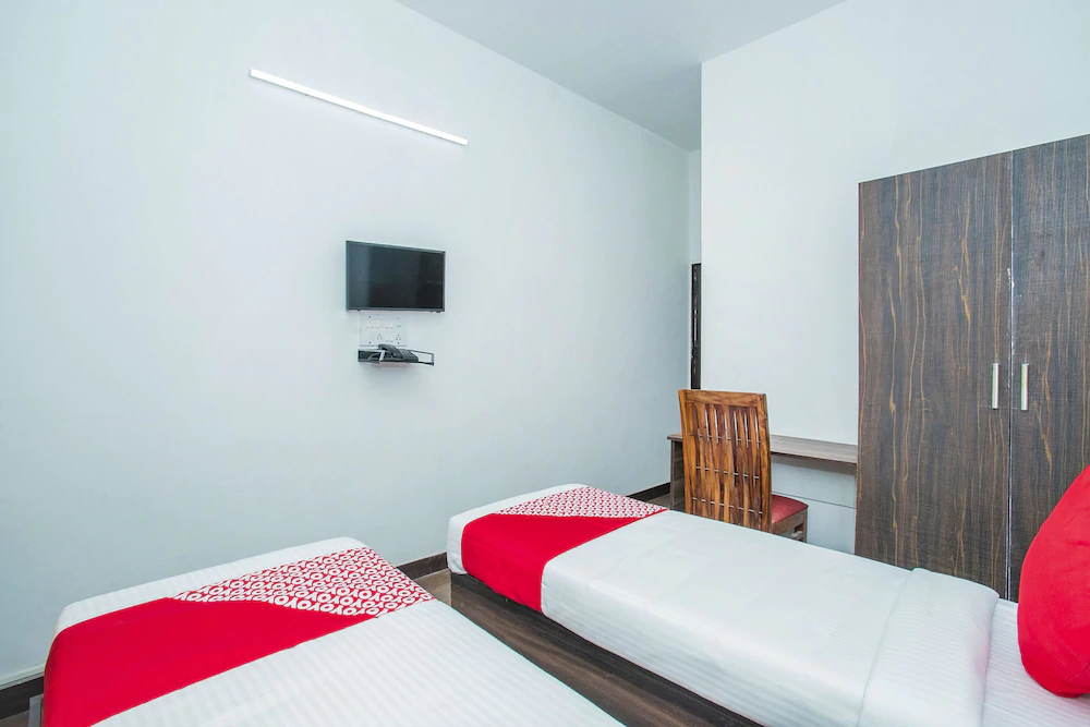 Shri Krishna Hometel By OYO Rooms