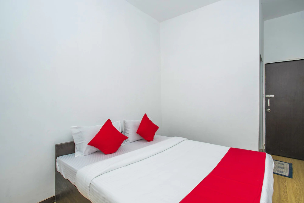 Shri Krishna Hometel By OYO Rooms