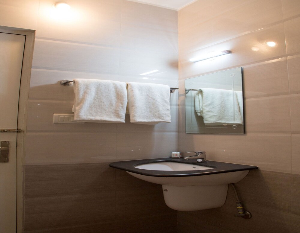 SLN Homes By OYO Rooms