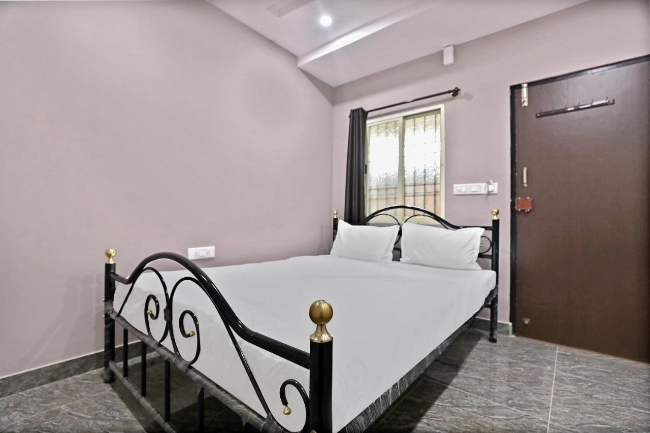 S R Comforts by OYO Rooms