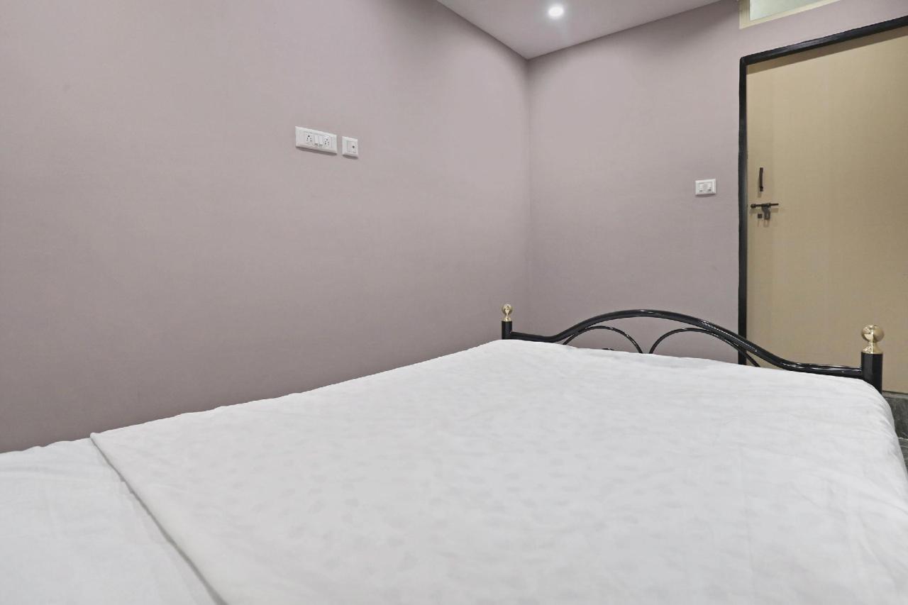 S R Comforts by OYO Rooms