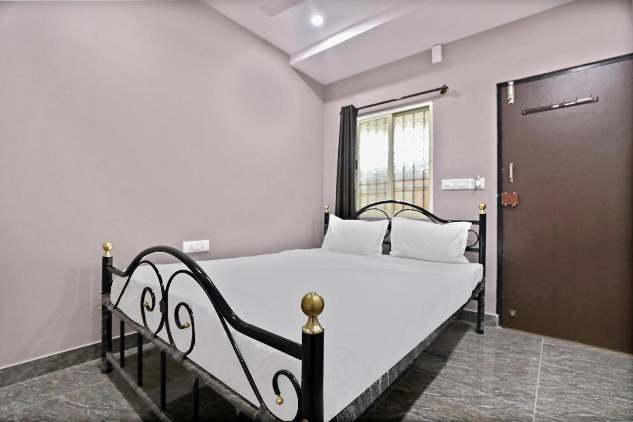 S R Comforts by OYO Rooms