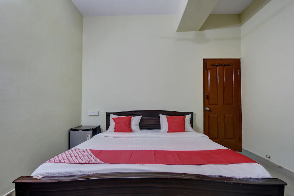 Sri Sai Comforts By OYO Rooms