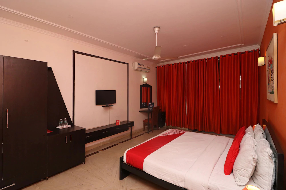 Sri Sai Guest House By OYO Rooms