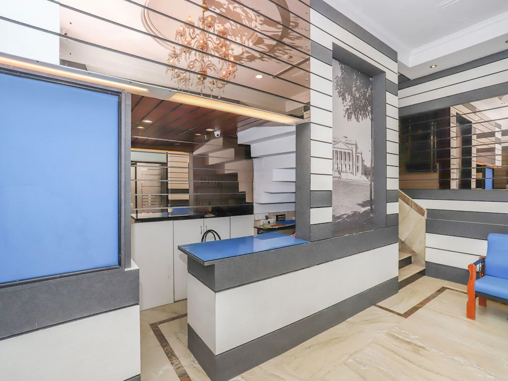 Town Hall Hotel by OYO Rooms
