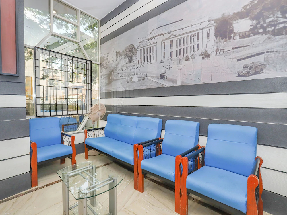 Town Hall Hotel by OYO Rooms