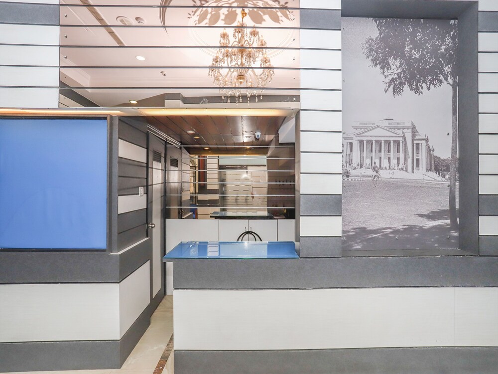 Town Hall Hotel by OYO Rooms