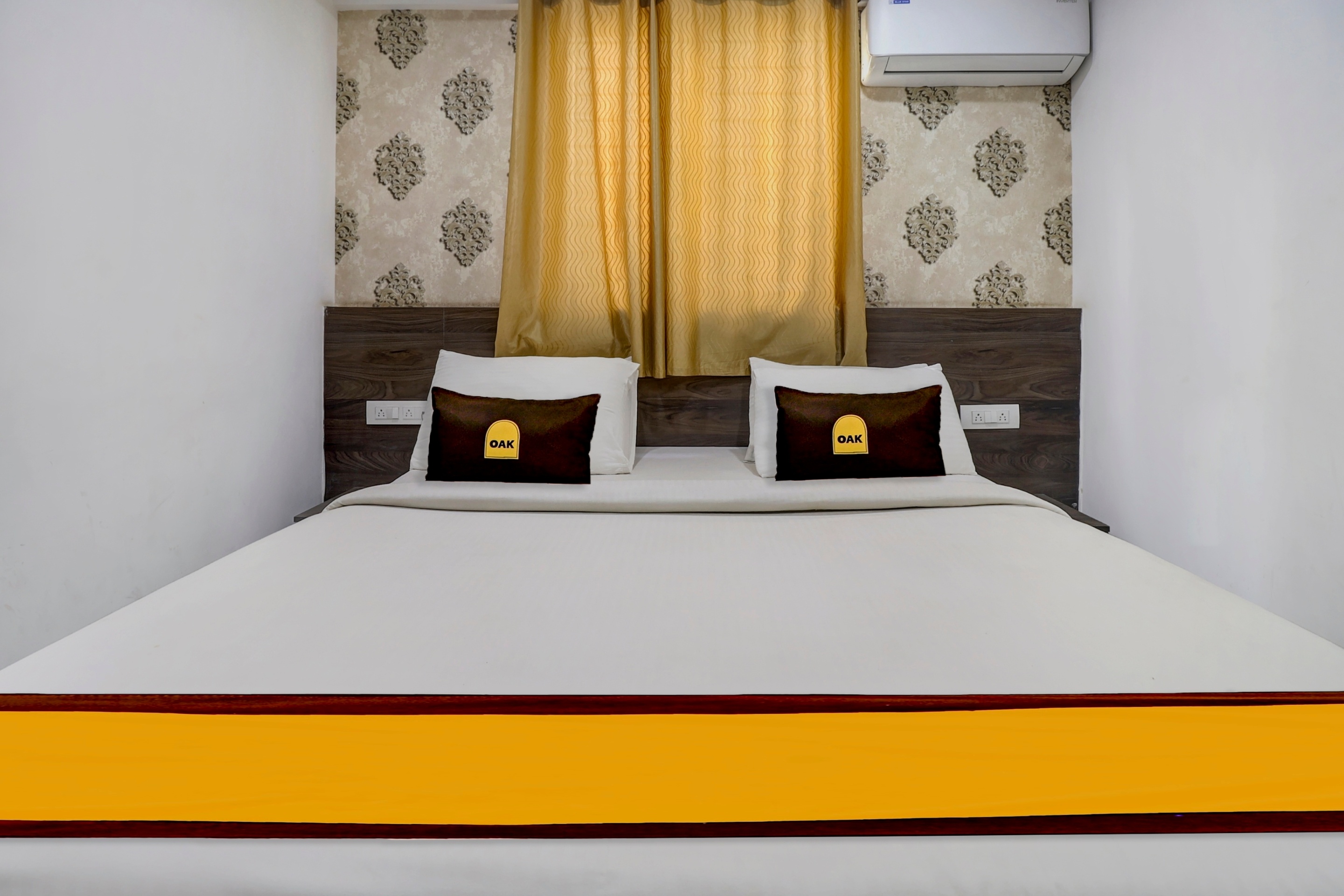 Townhouse OAK SRK White Inn