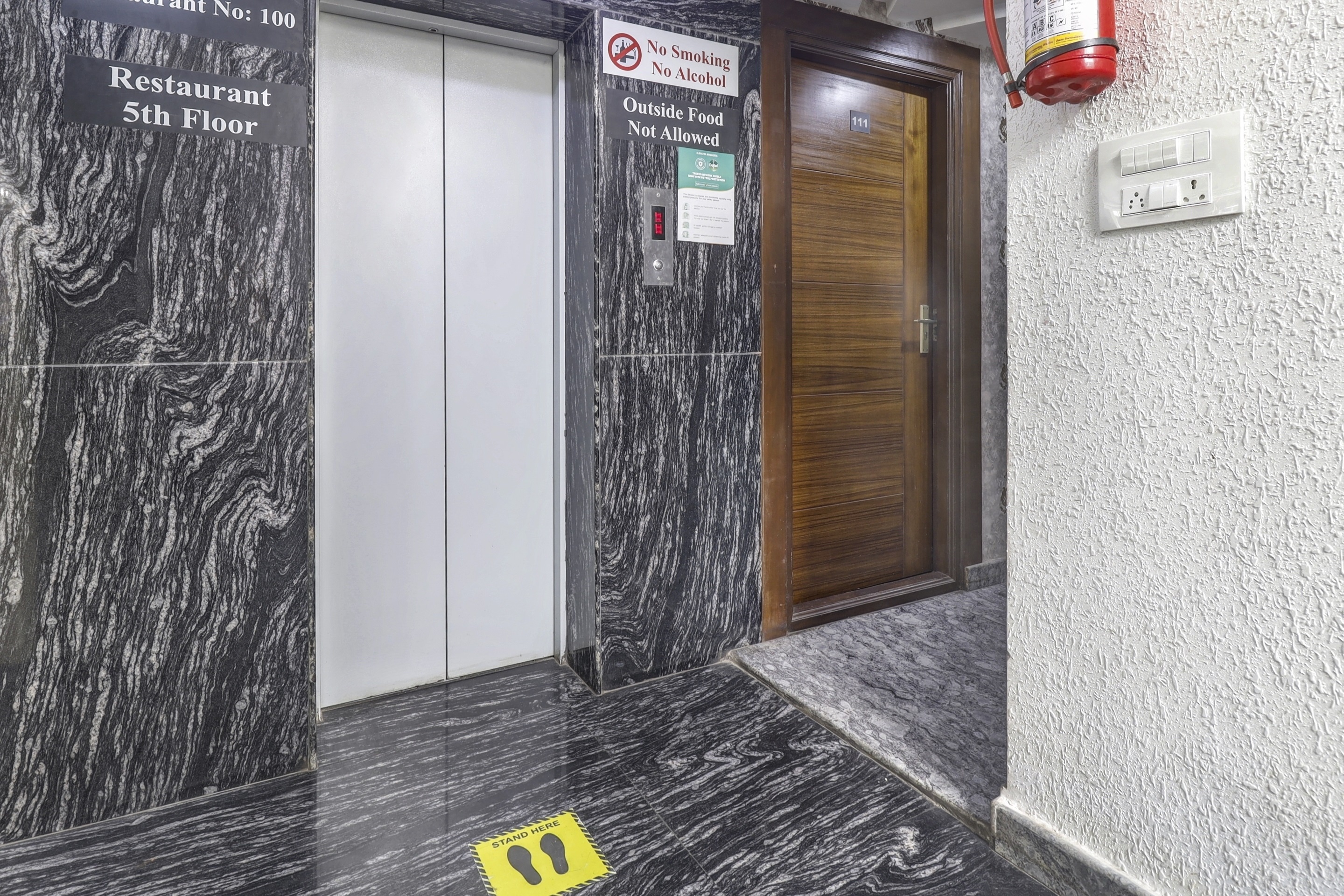 Townhouse OAK SRK White Inn