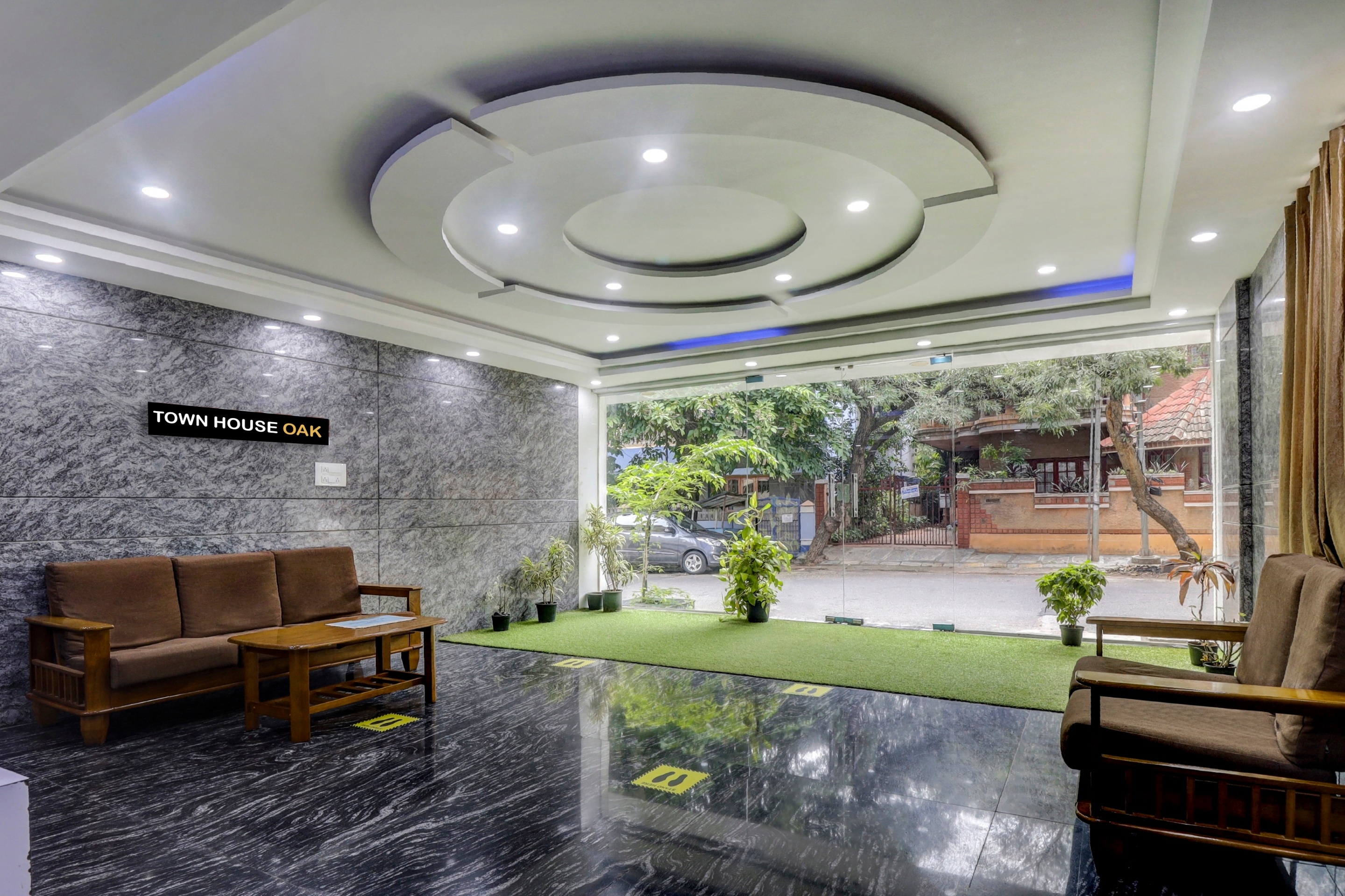 Townhouse OAK SRK White Inn