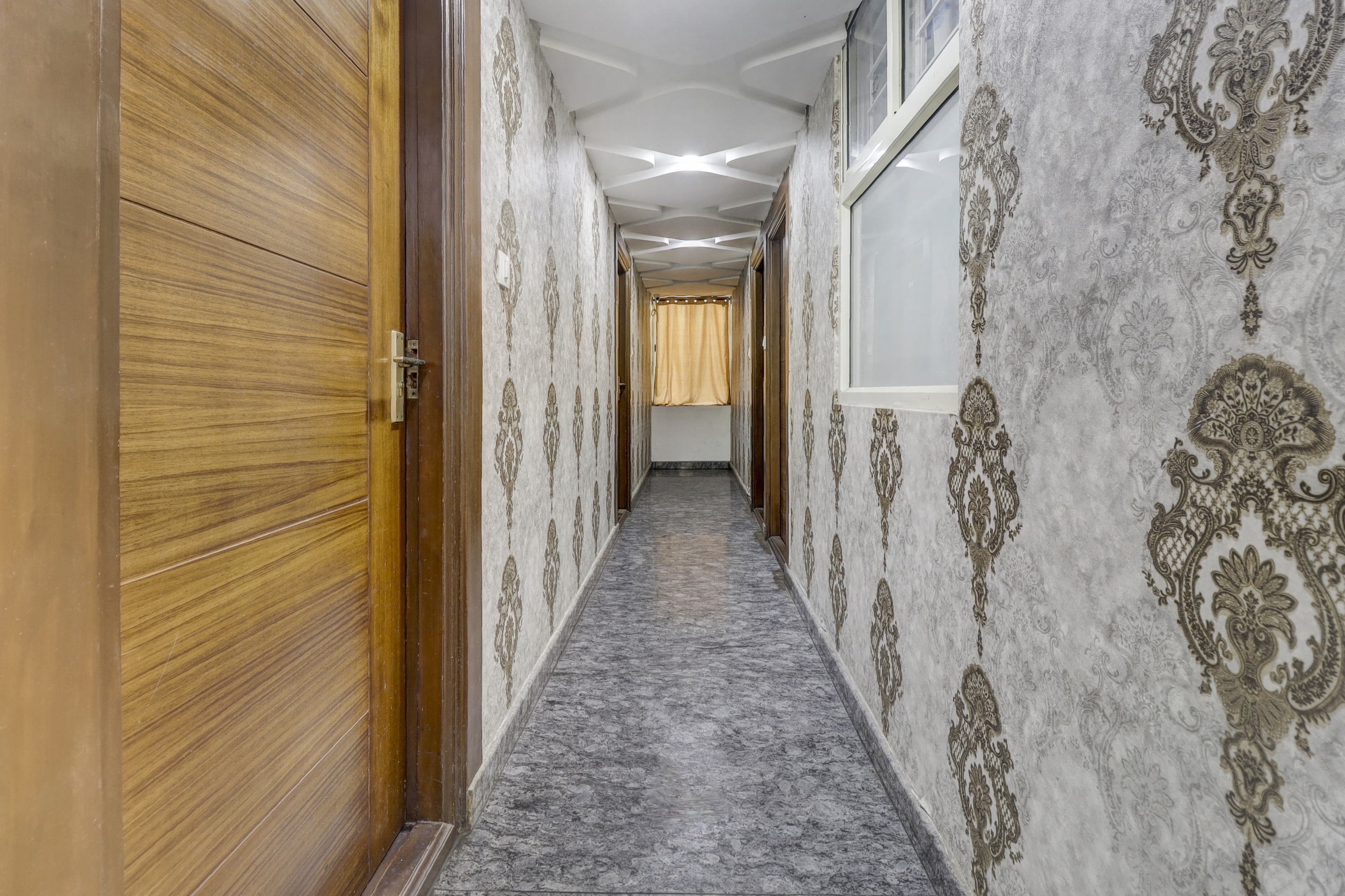 Townhouse OAK SRK White Inn