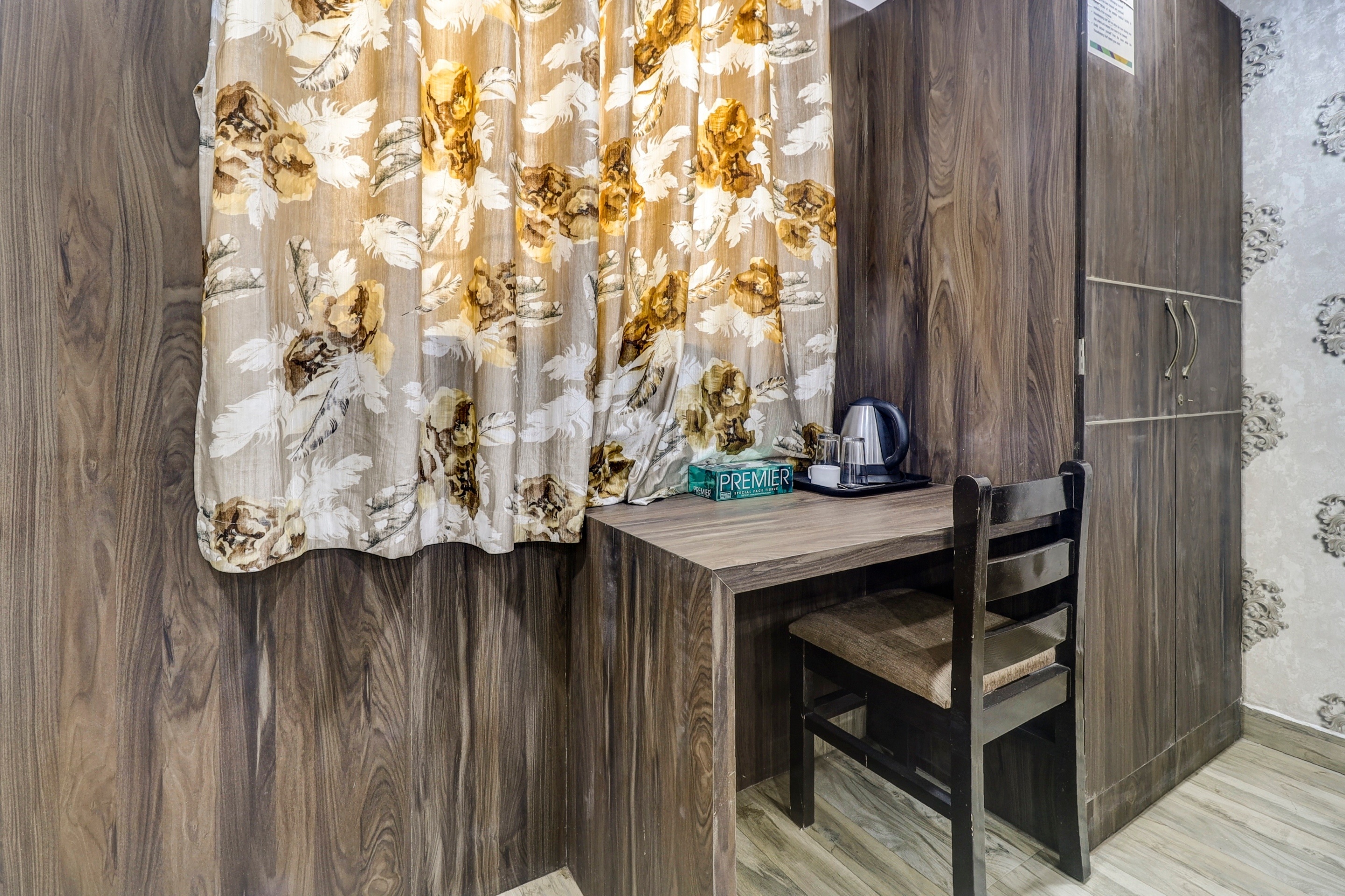 Townhouse OAK SRK White Inn