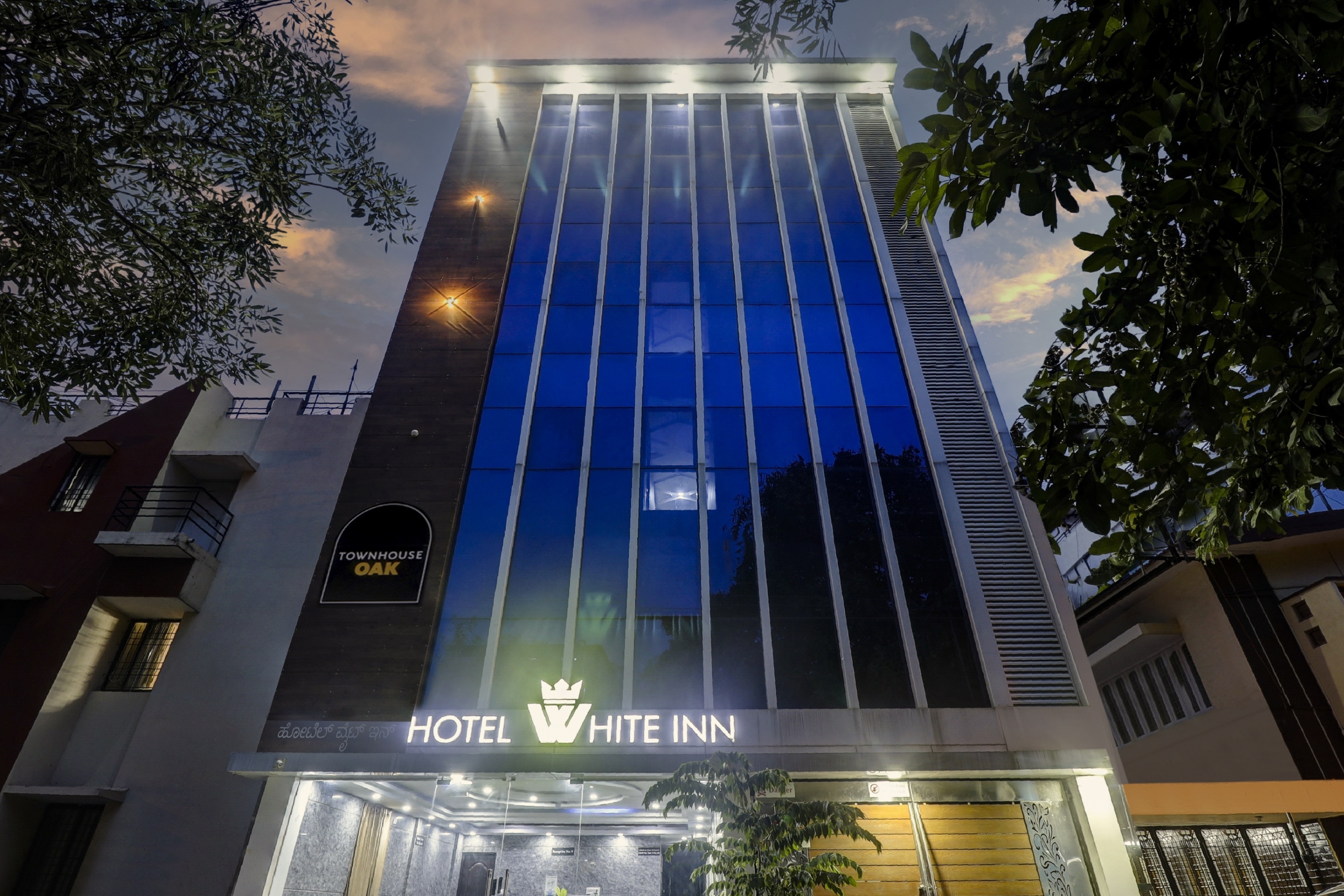 Townhouse OAK SRK White Inn