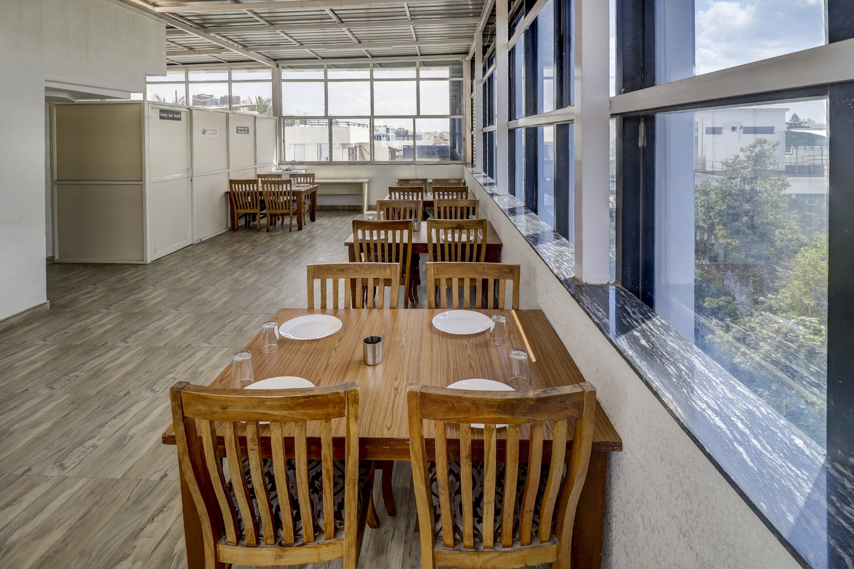 Townhouse OAK SRK White Inn