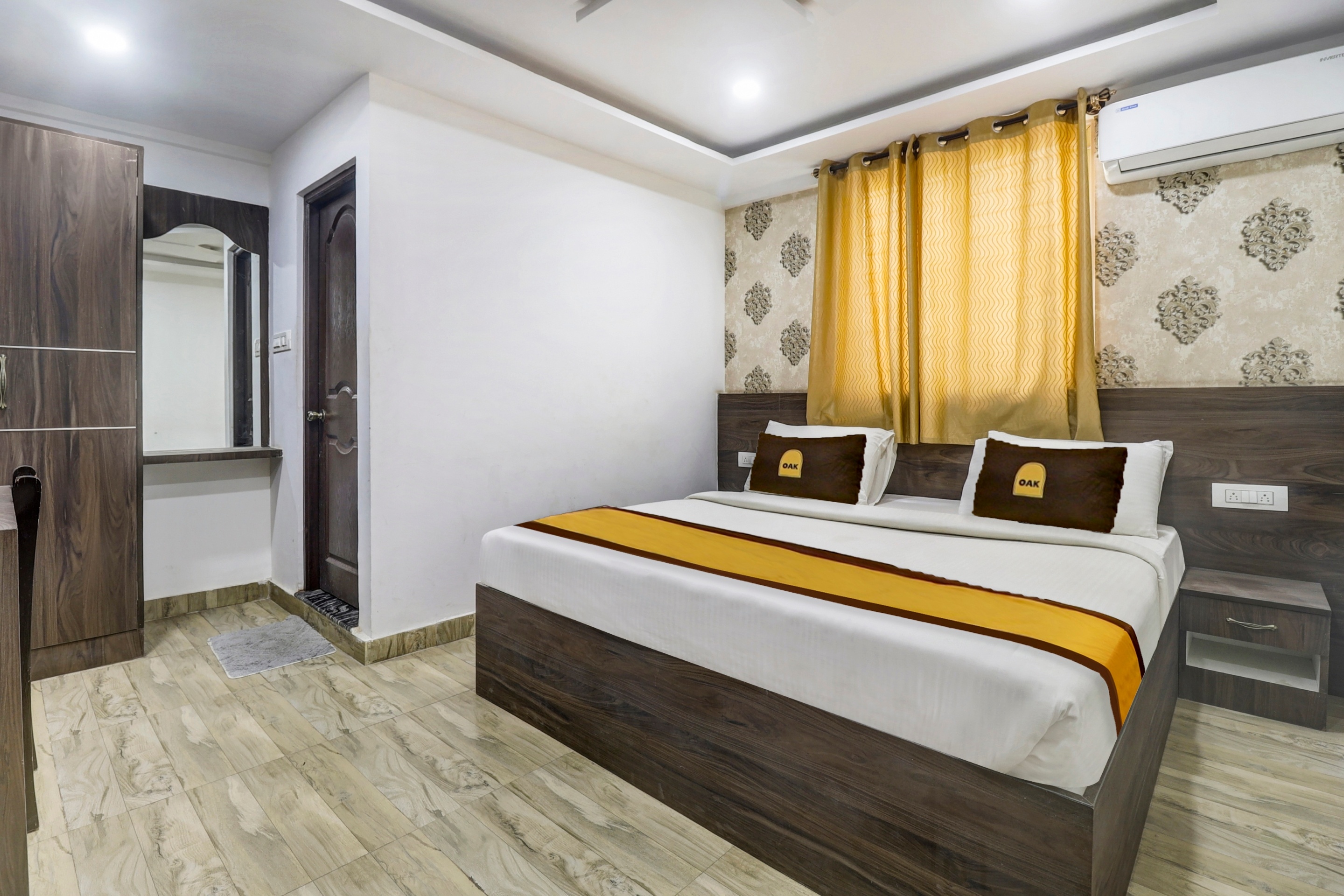 Townhouse OAK SRK White Inn