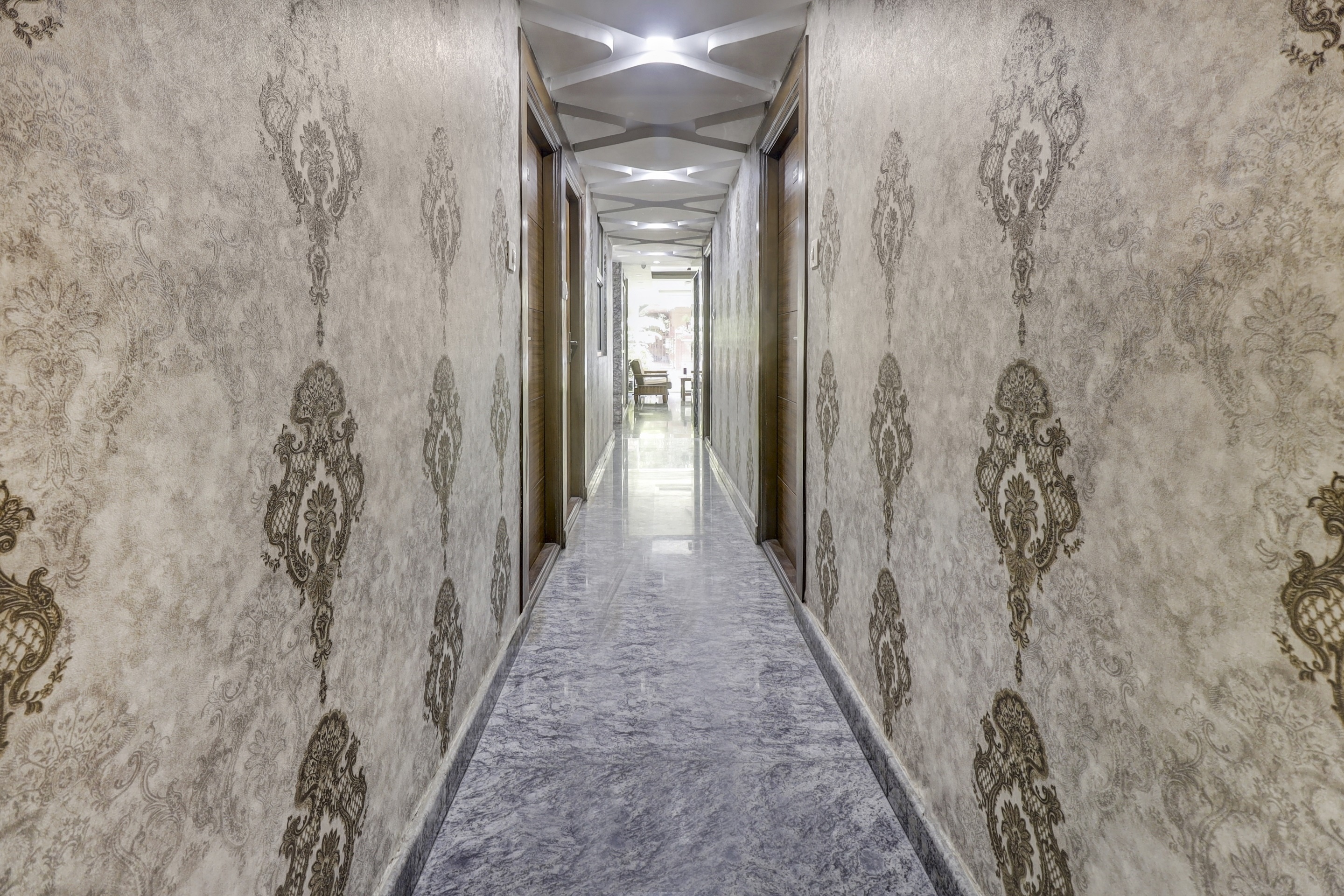 Townhouse OAK SRK White Inn
