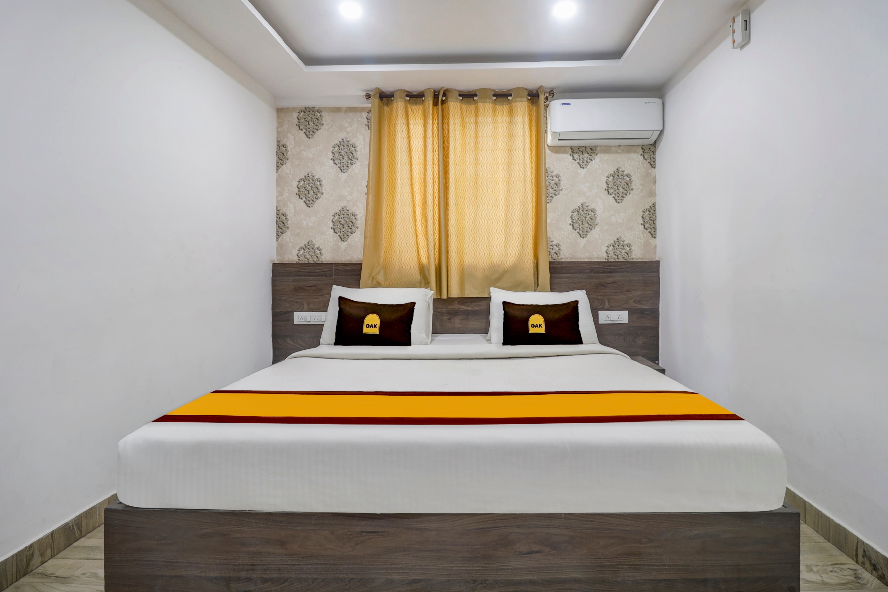 Townhouse OAK SRK White Inn