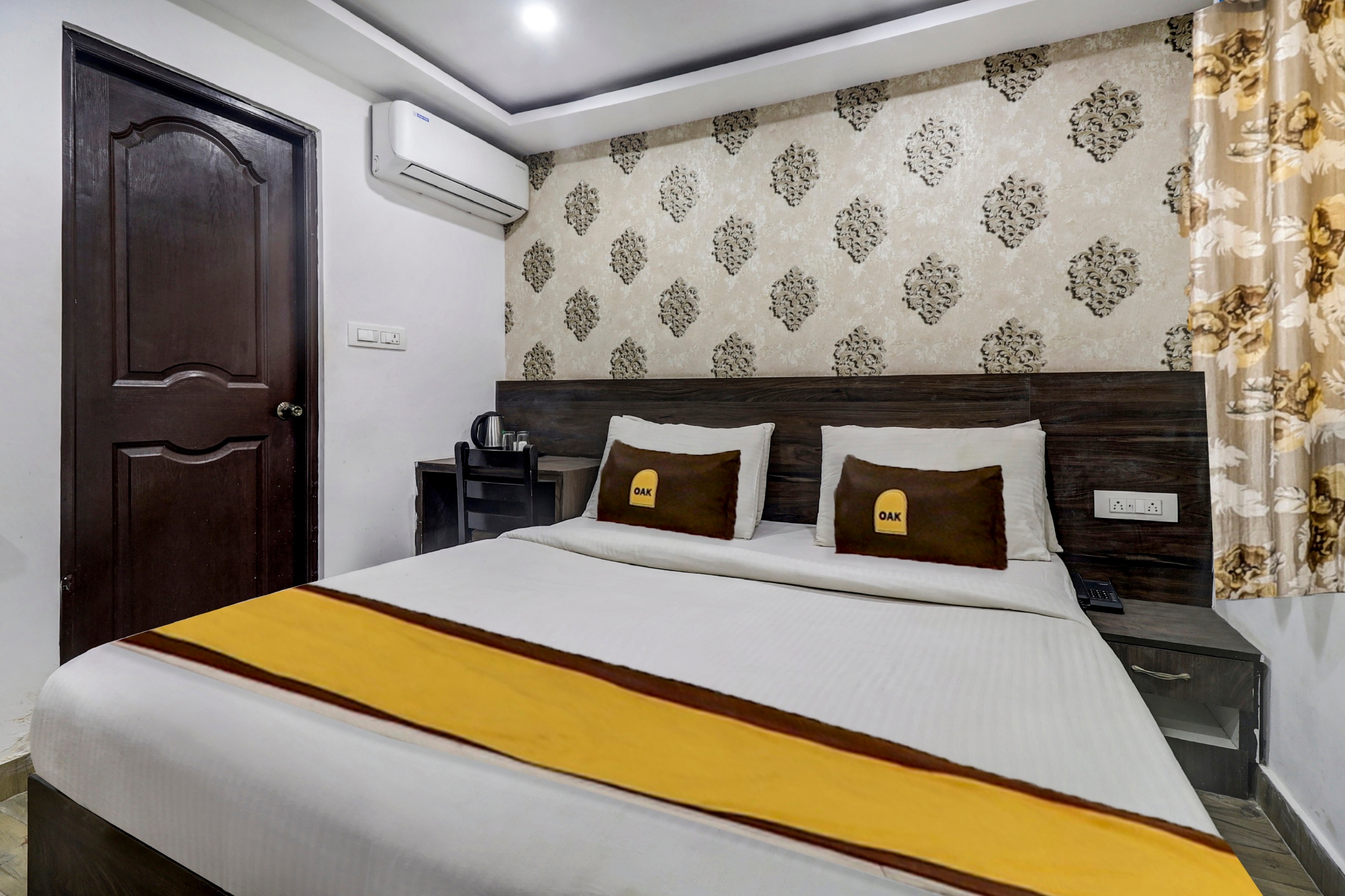 Townhouse OAK SRK White Inn