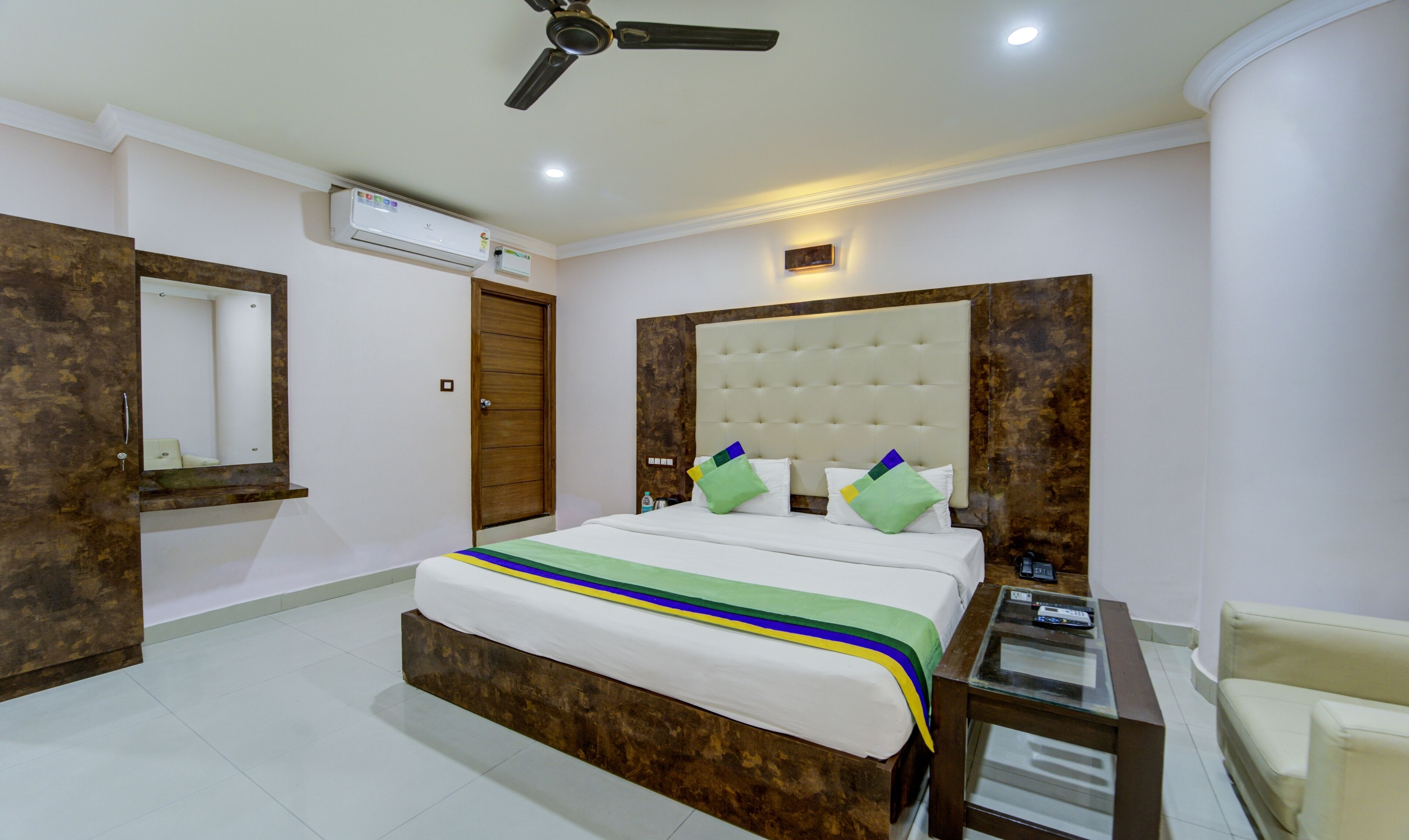 Treebo Trend Howell Suites