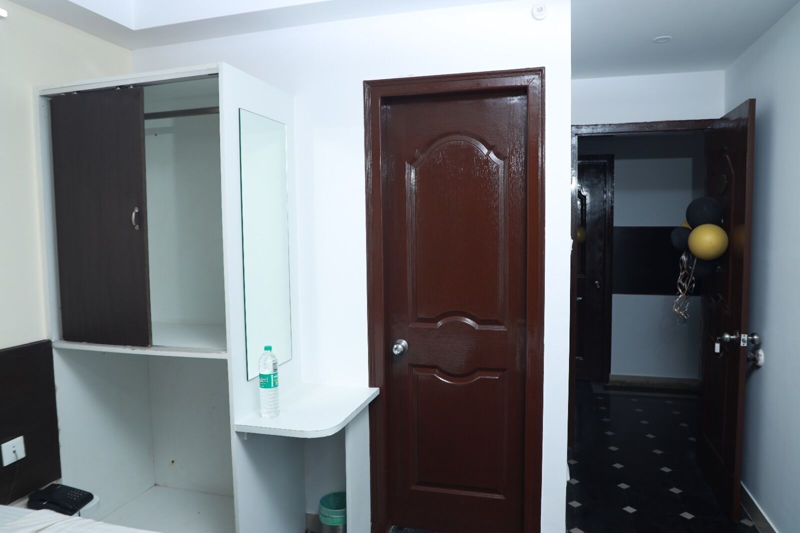 Urban Stay Chairmen Hotel