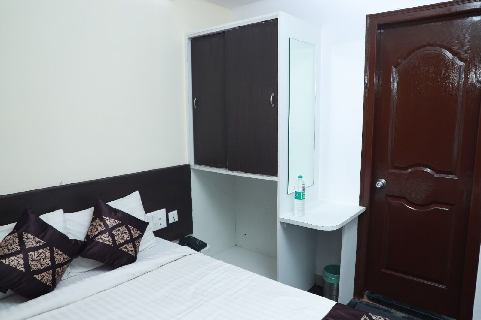 Urban Stay Chairmen Hotel