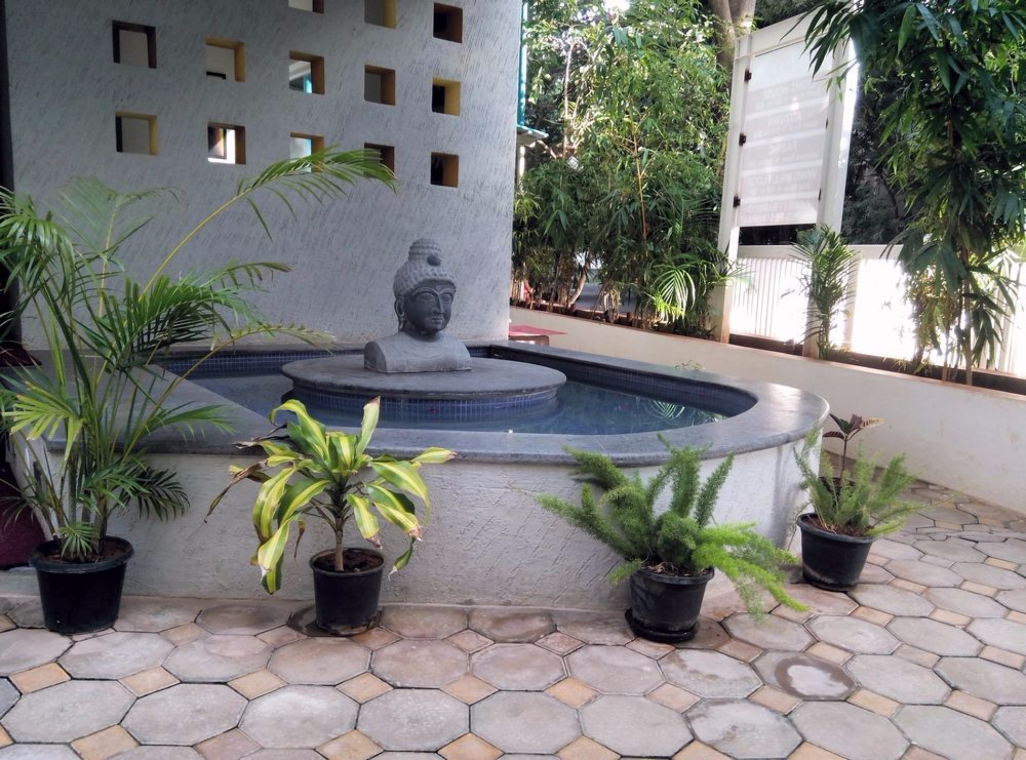Vinaya Royal Inn