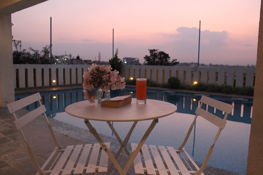 Lazdana Hotel, Bangalore