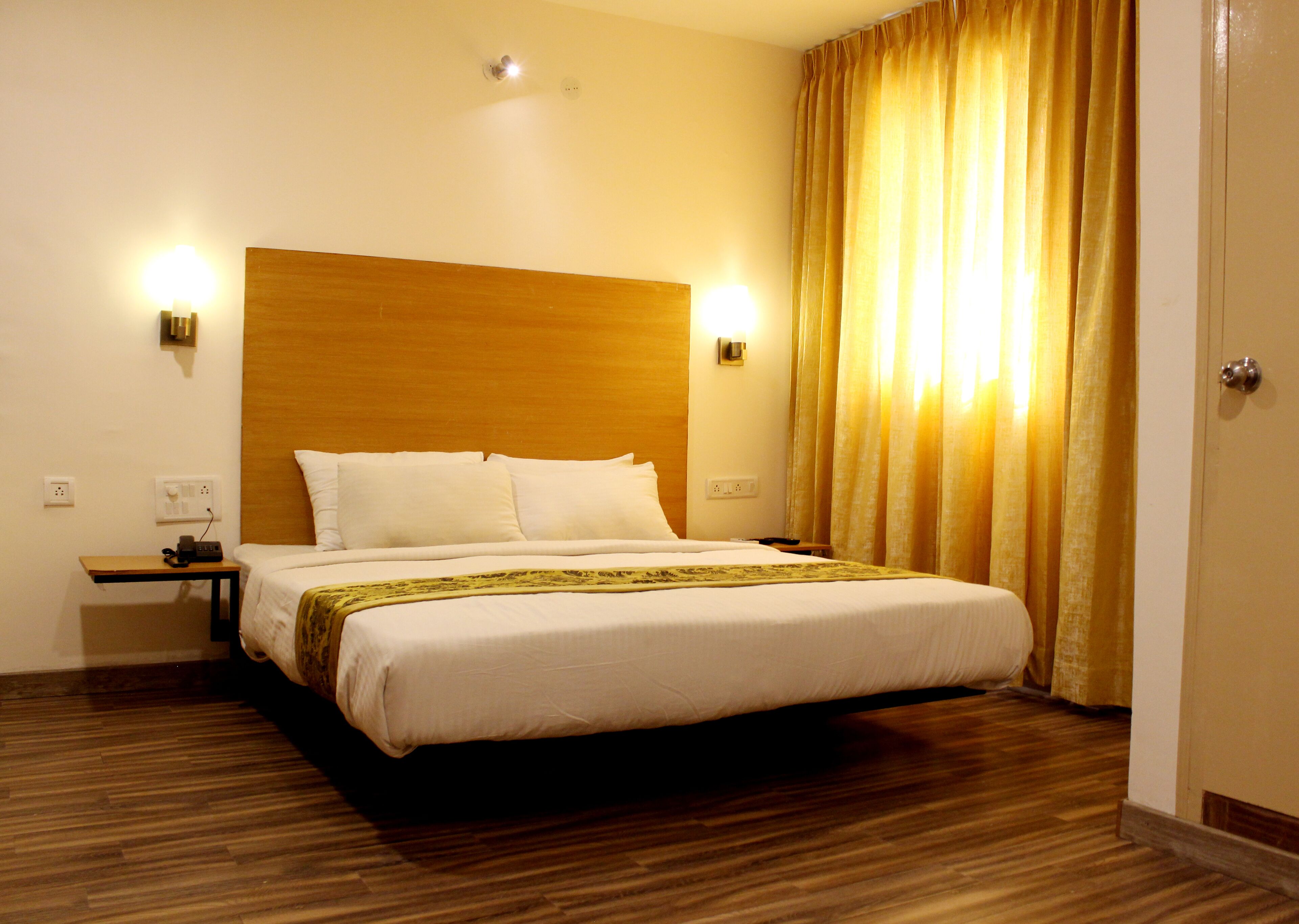 Jagadish Hotel - Begur Hotel