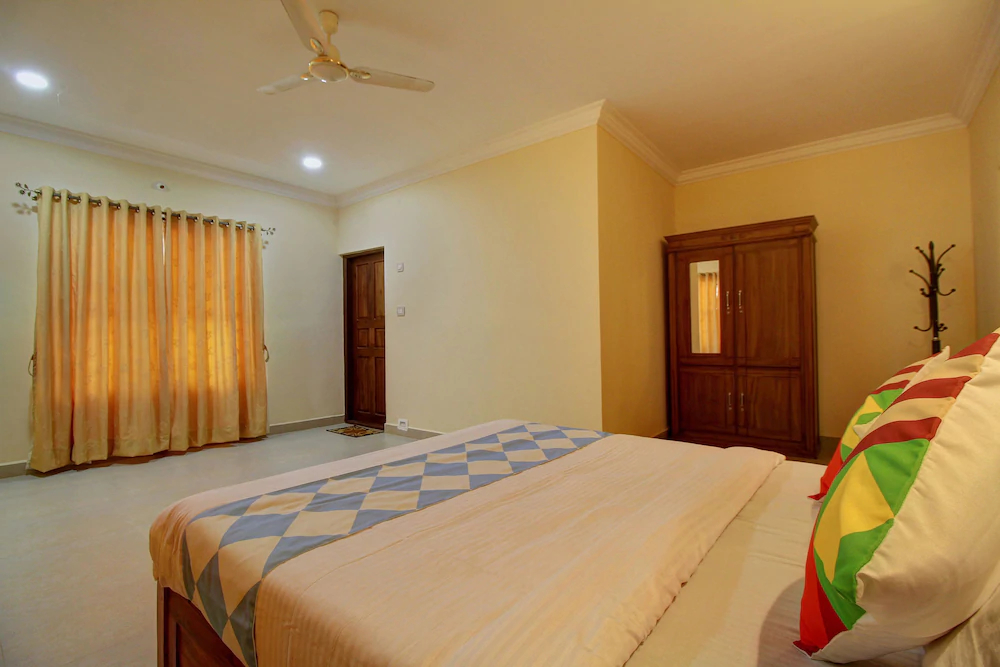 Home Luxury 3BHK By OYO Rooms