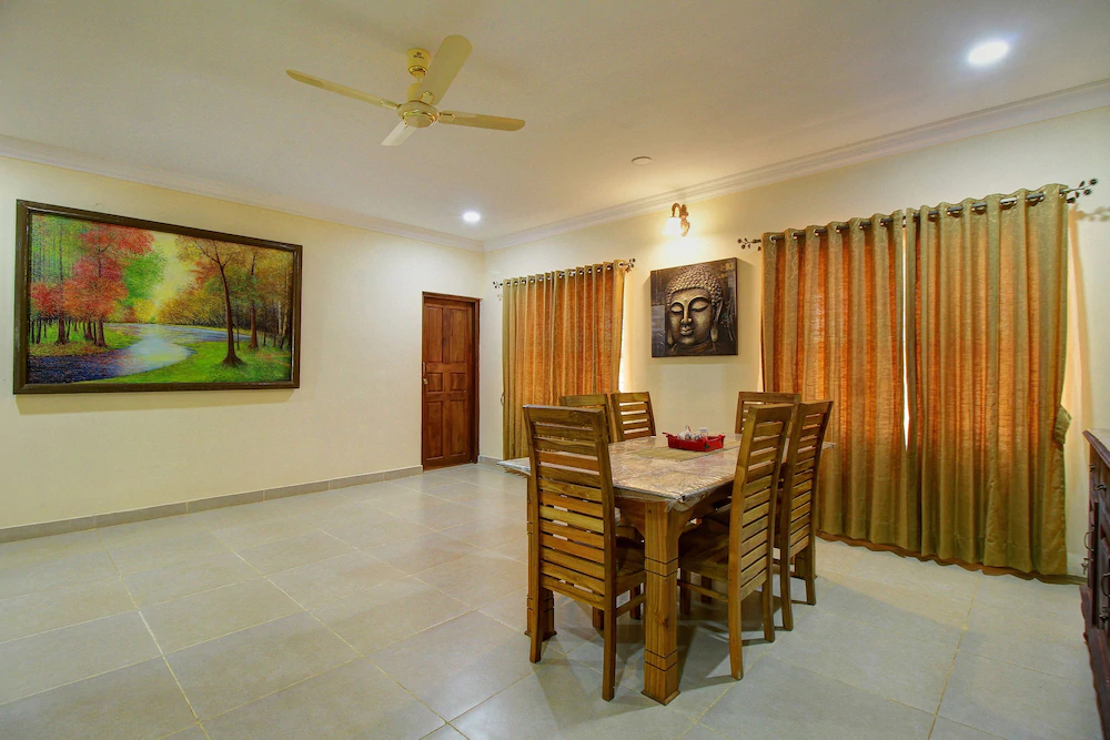 Home Luxury 3BHK By OYO Rooms