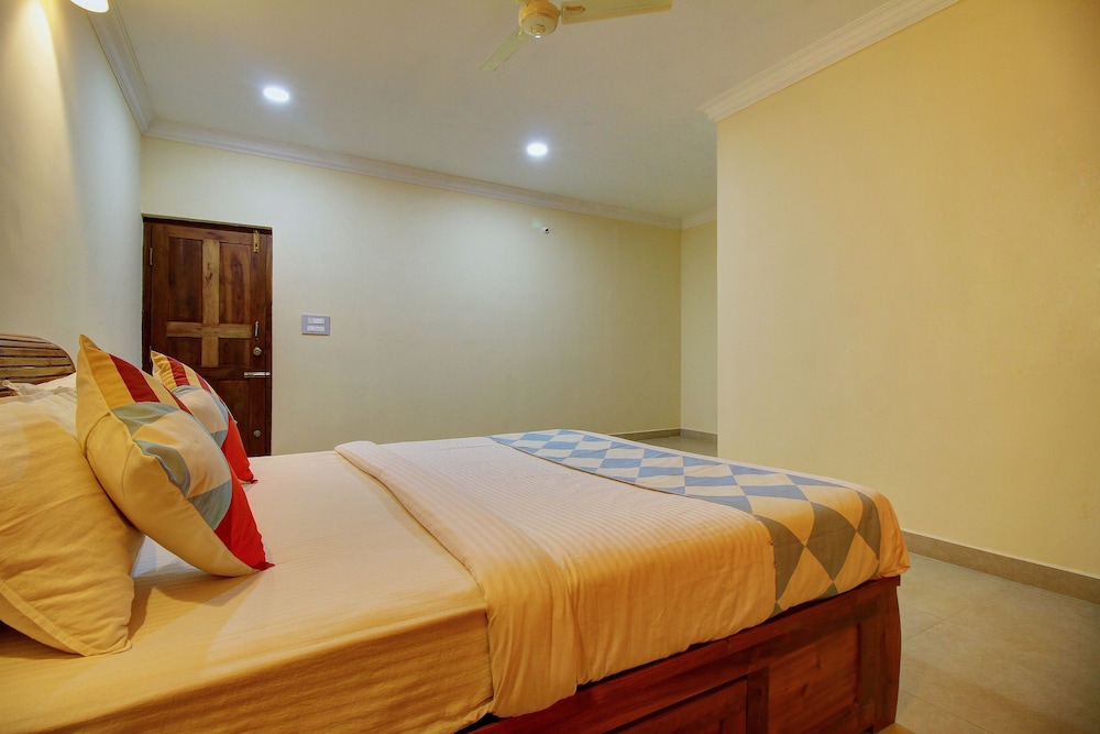 Home Luxury 3BHK By OYO Rooms