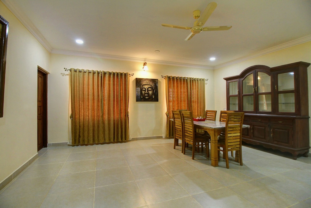 Home Luxury 3BHK By OYO Rooms