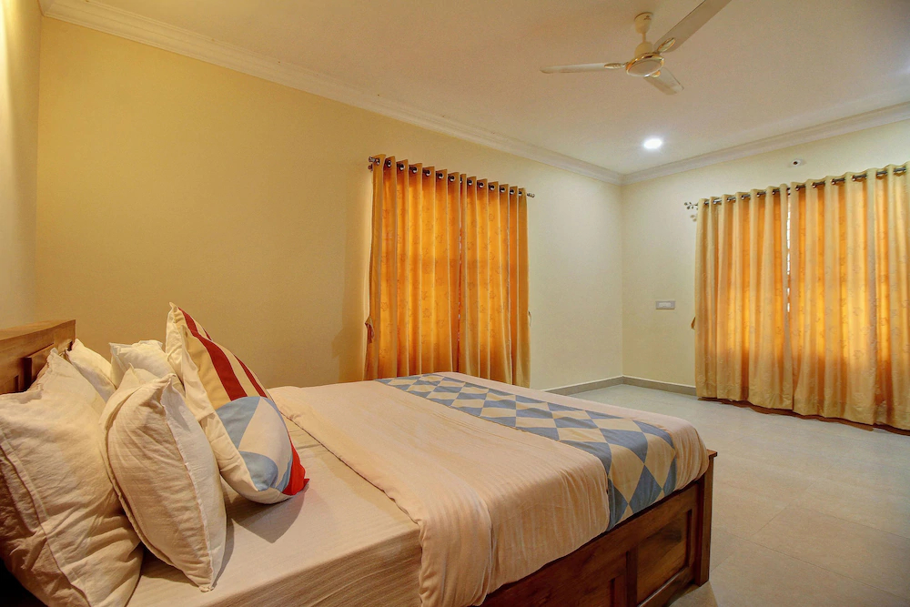 Home Luxury 3BHK By OYO Rooms