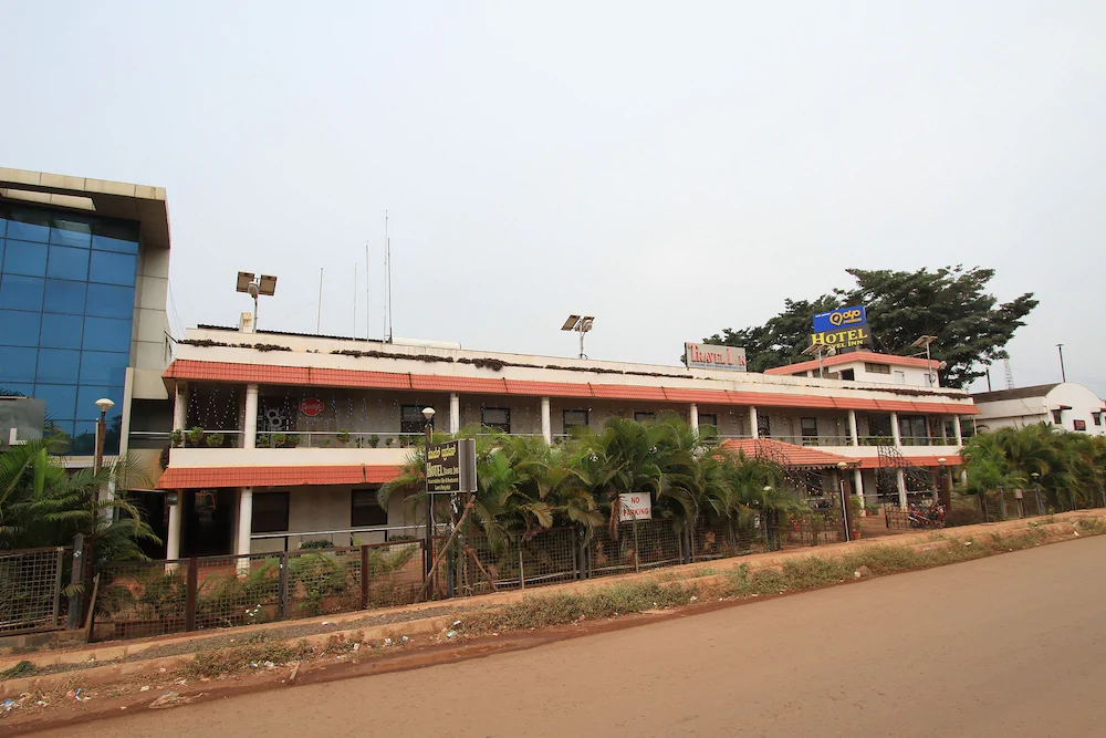 OYO 22528 Hotel Travel Inn