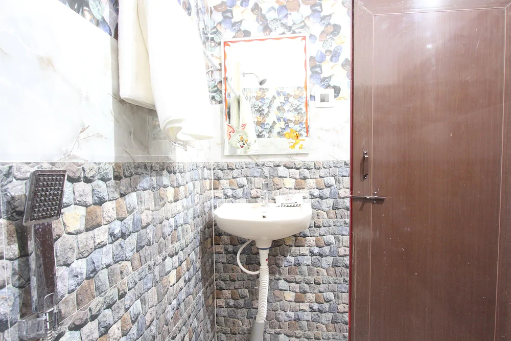 Hotel Royal Valley By OYO Rooms