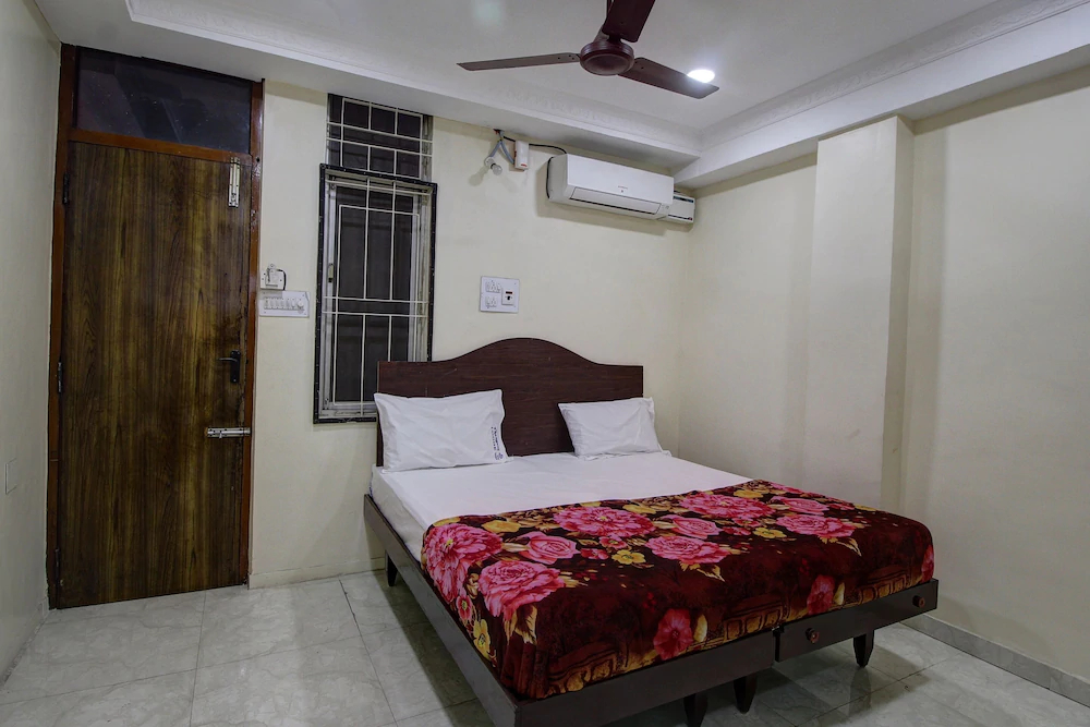 Hotel Navaratna Deluxe by OYO Rooms
