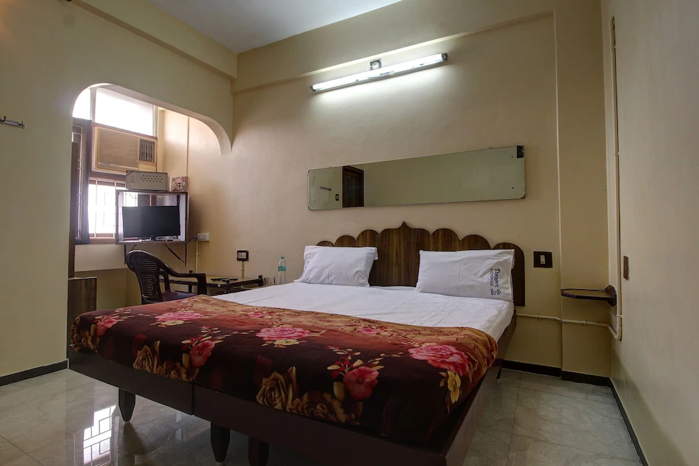Hotel Navaratna Deluxe by OYO Rooms