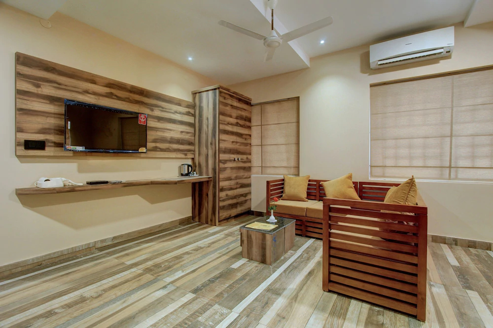 Laxman Residency by OYO