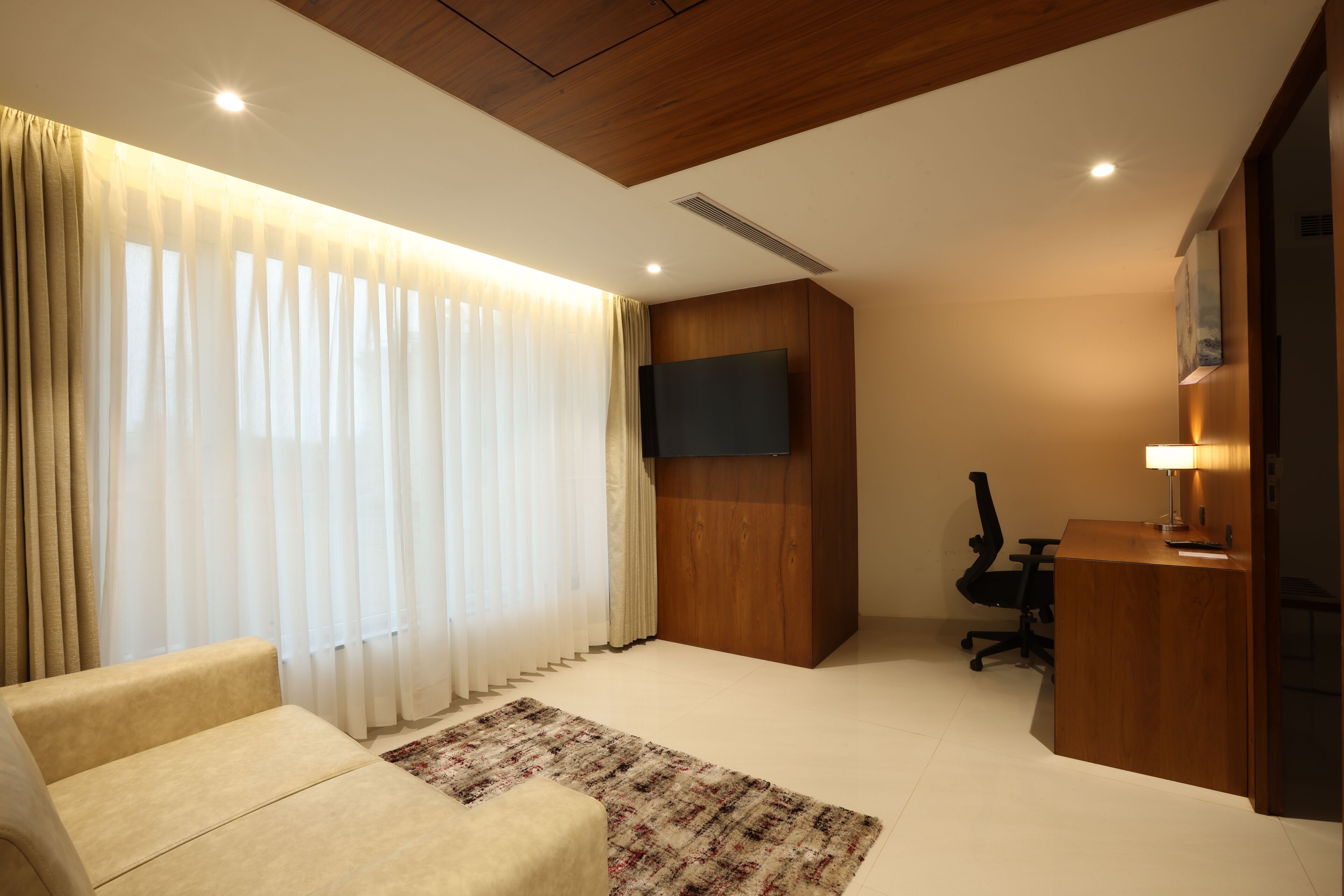 Royal Plaza Suites