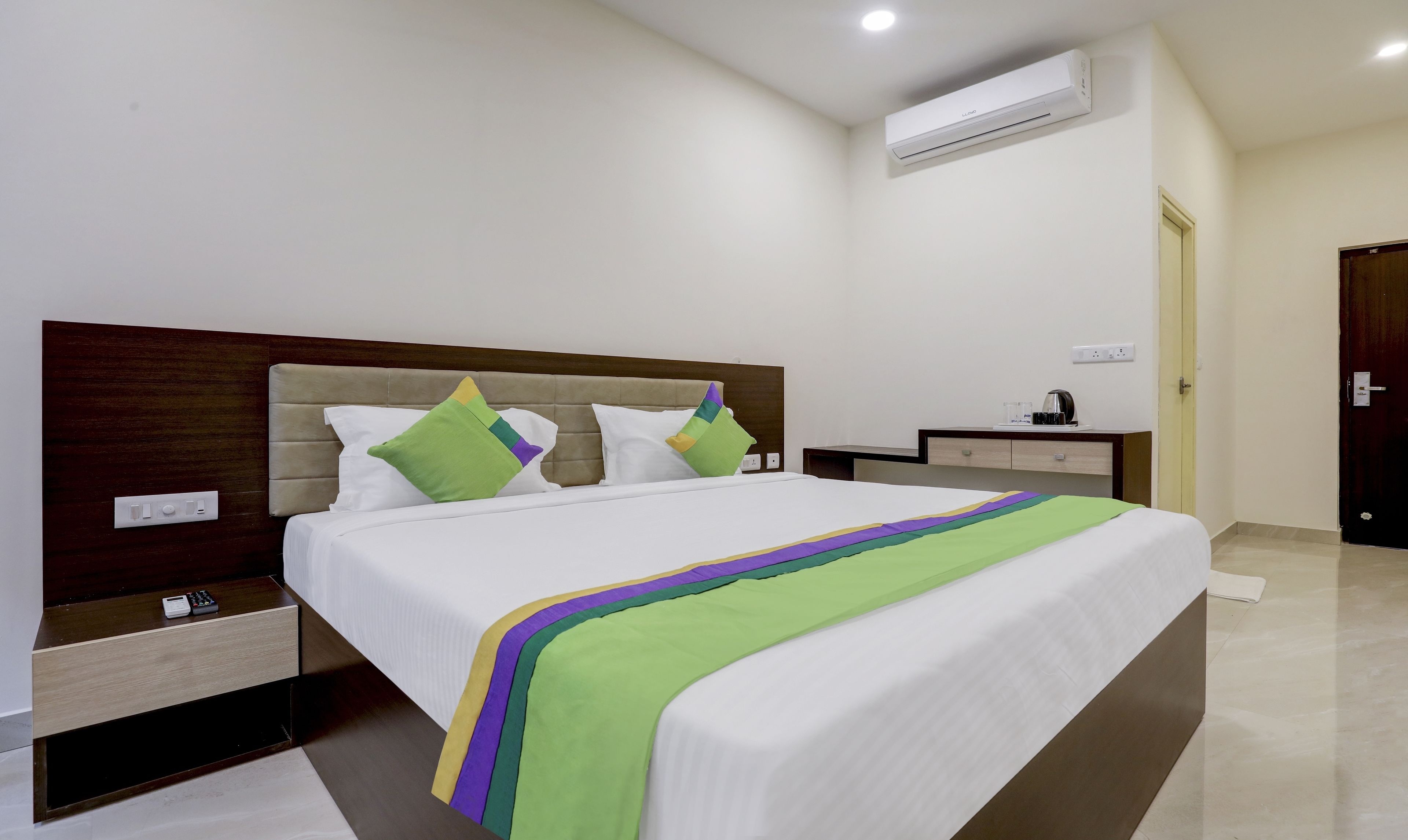 Samit Suites by Treebo