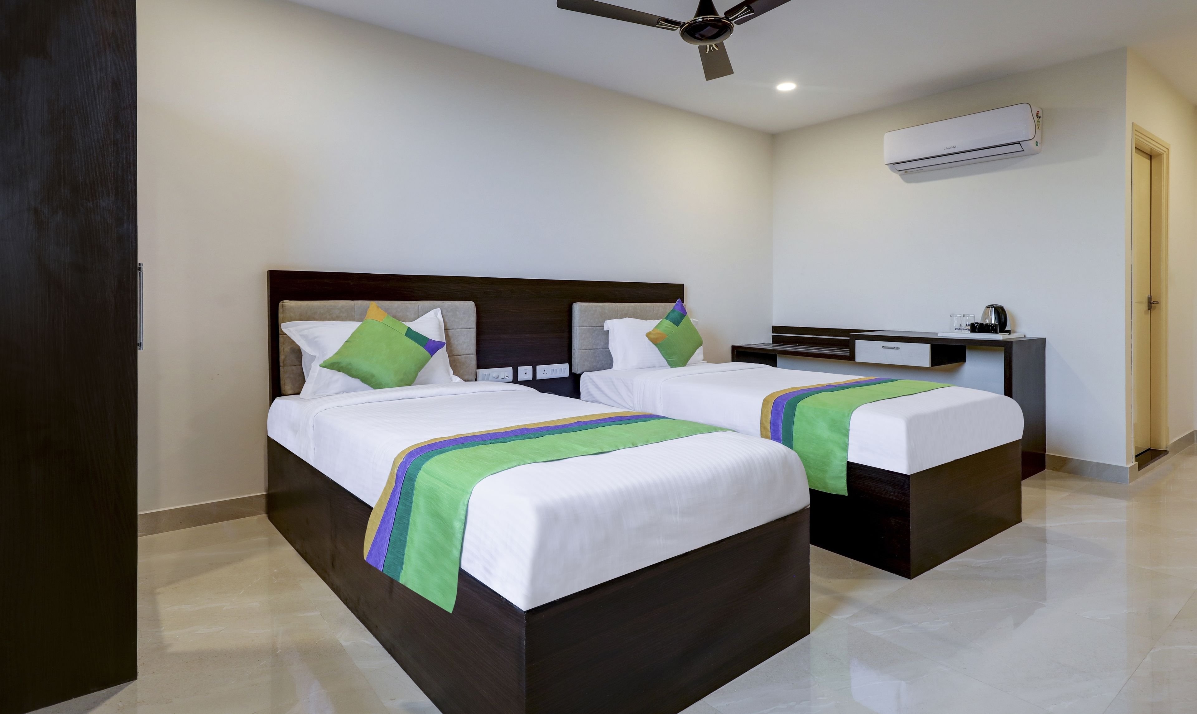 Samit Suites by Treebo