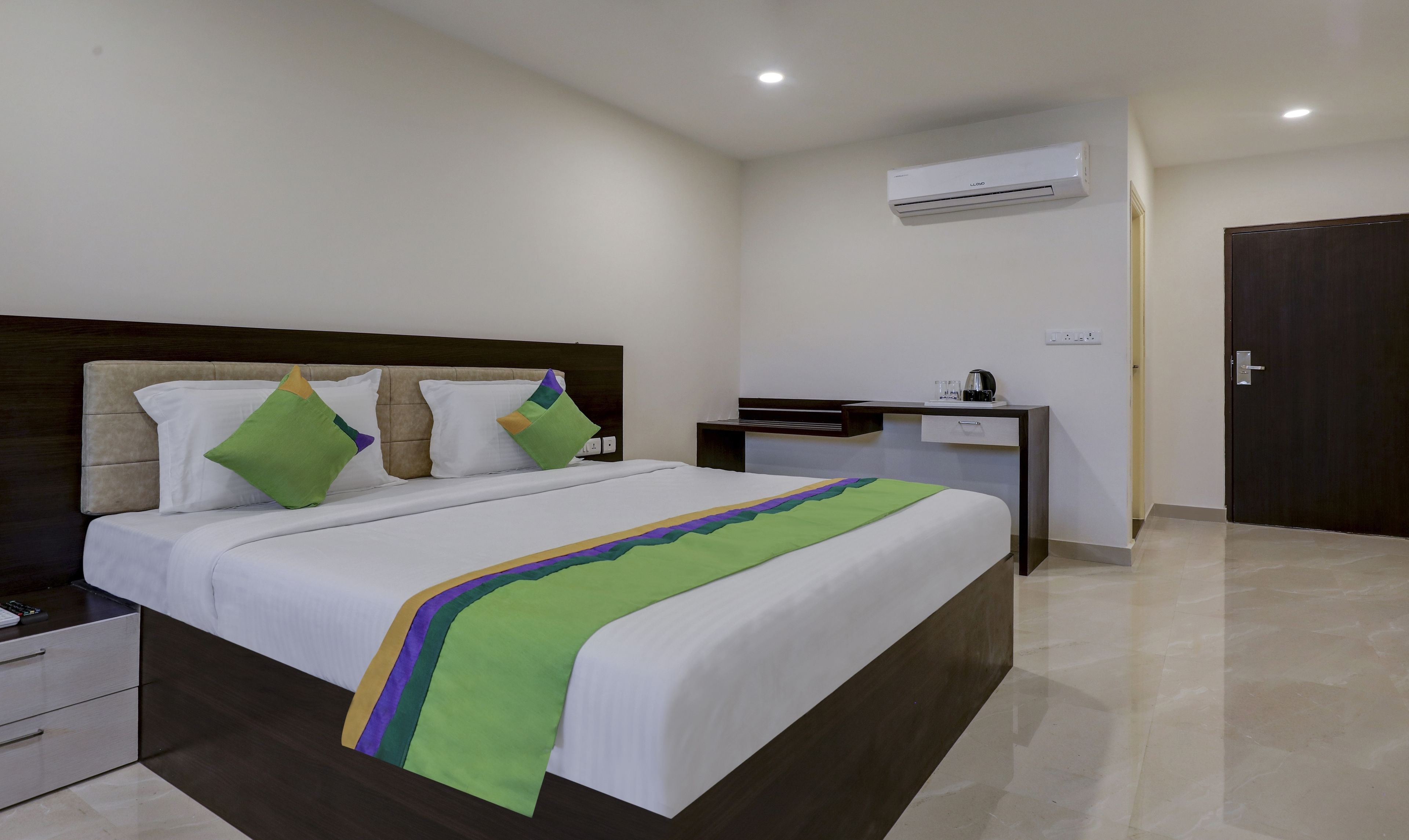 Samit Suites by Treebo