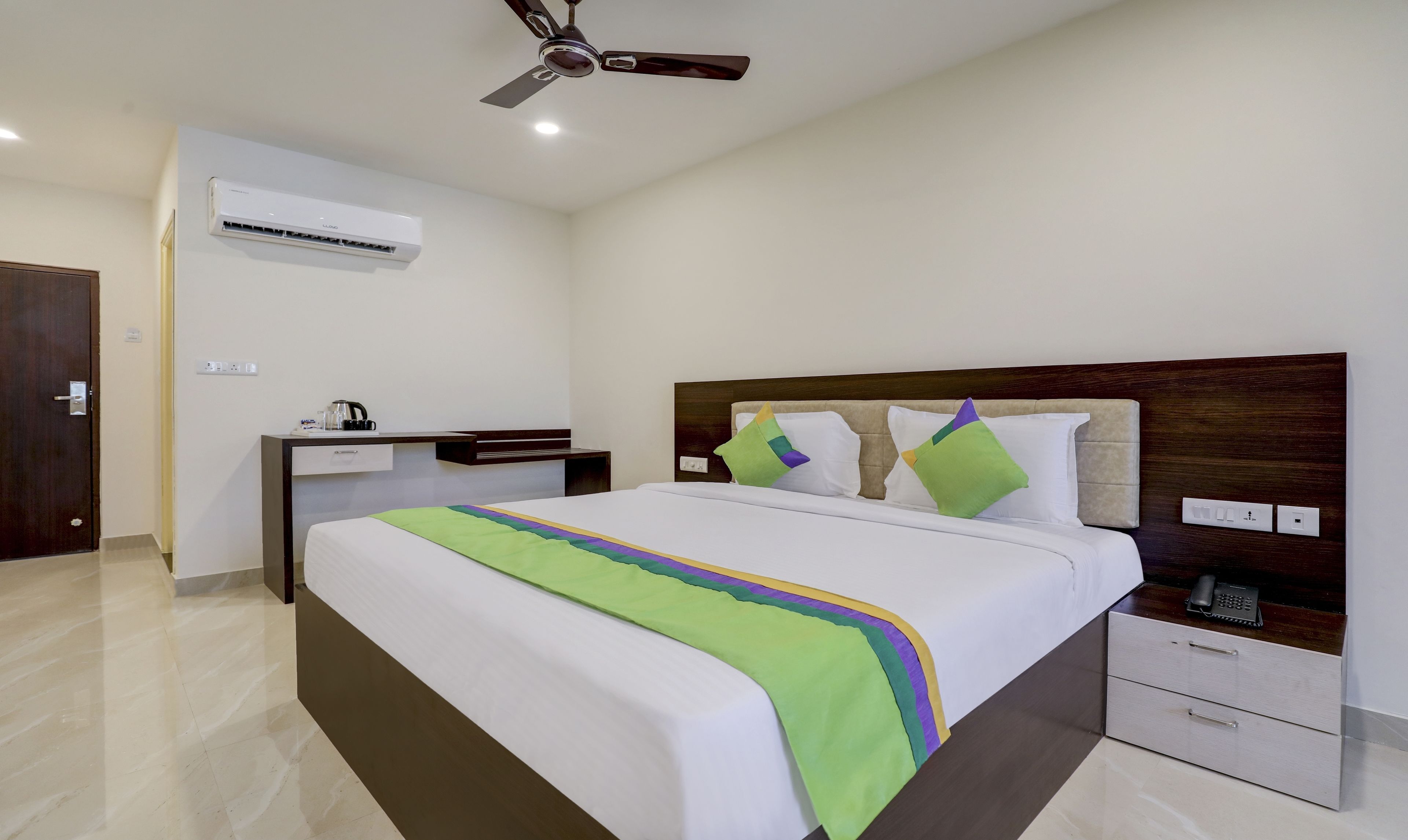Samit Suites by Treebo