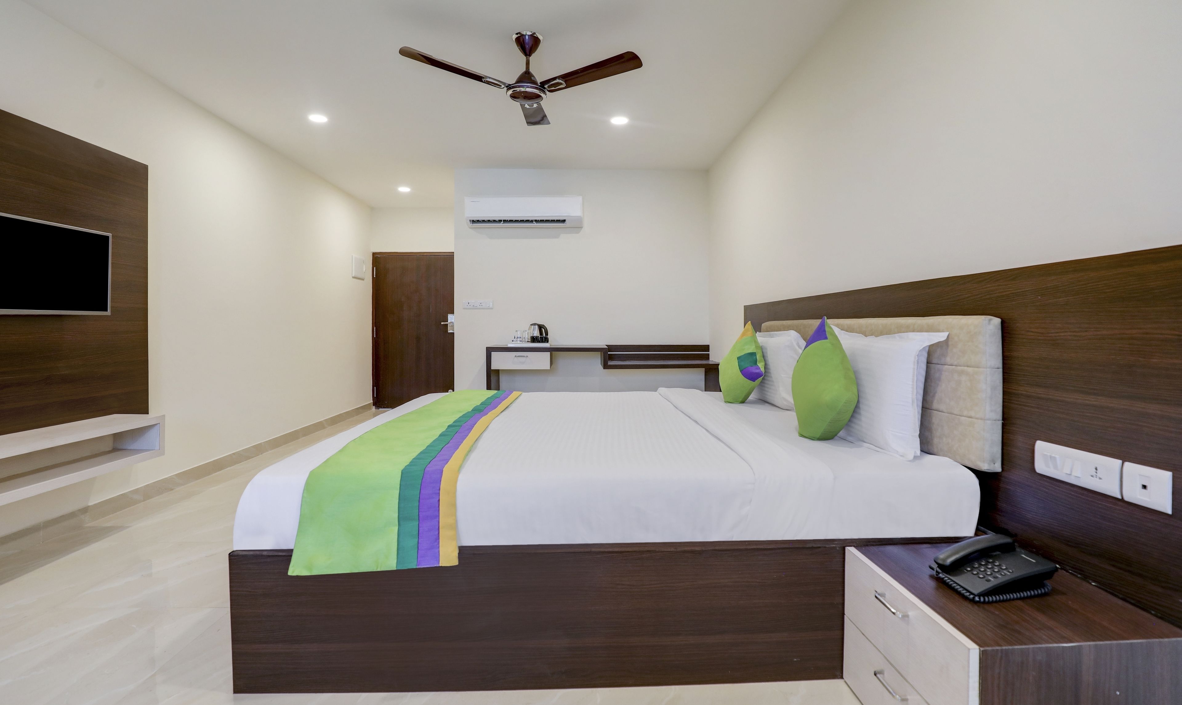Samit Suites by Treebo