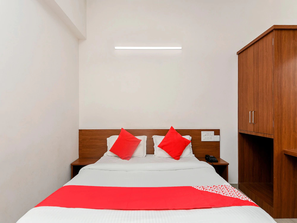 Samruddhi Lodge By OYO Rooms