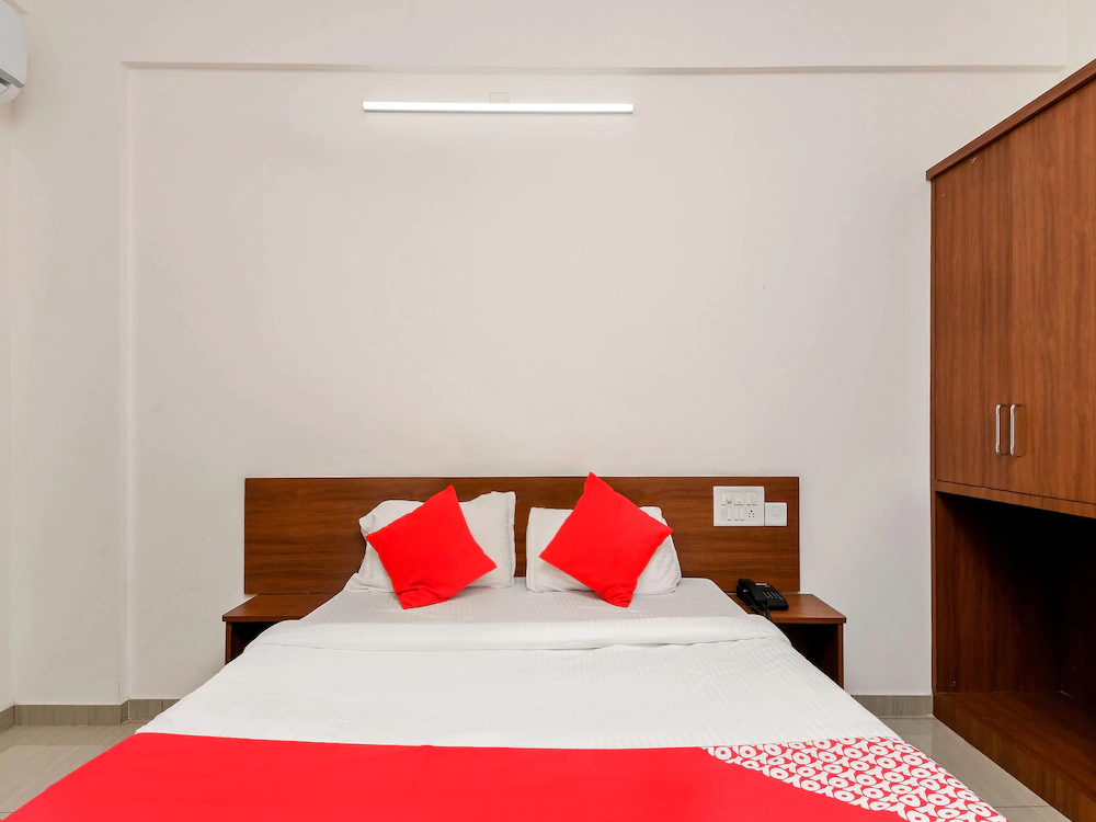 Samruddhi Lodge By OYO Rooms